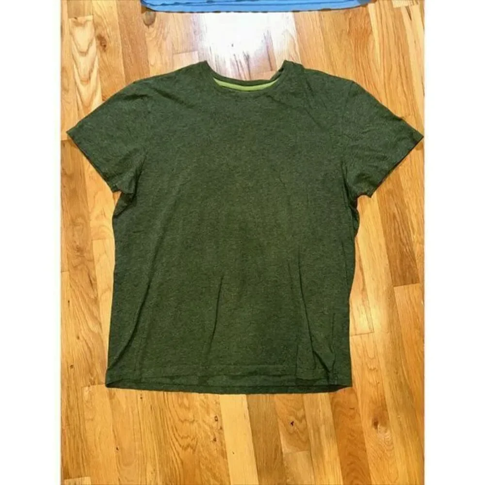 (2) banana republic t-shirts size‎ XL. NEW